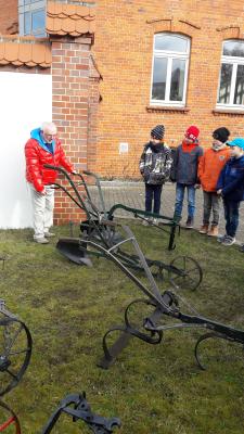 Foto des Albums: Sachkundeunterricht der Klasse 3a in der Heimatstube