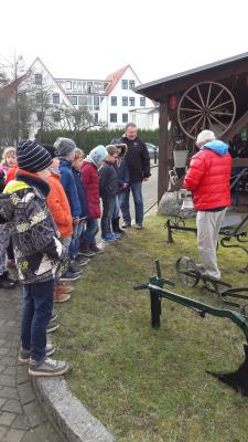 Foto des Albums: Sachkundeunterricht der Klasse 3a in der Heimatstube