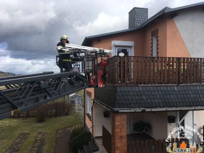 Bereitstellung DLK mit Krankentragenlagerung 