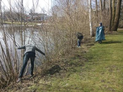 Foto des Albums: Elmshorn macht Putz! Fünftklässler sammeln Müll in den Steindammwiesen.