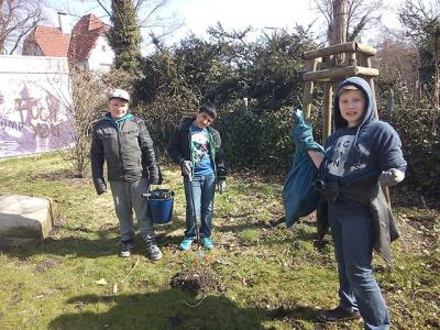 Foto des Albums: Elmshorn macht Putz! Fünftklässler sammeln Müll in den Steindammwiesen.