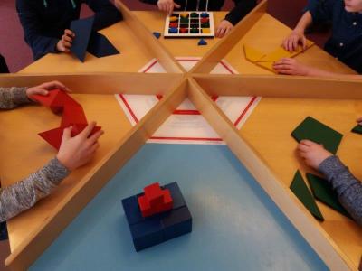 Foto des Albums: Die fünften Klassen bei der Ausstellung „Mathematik zum Anfassen“