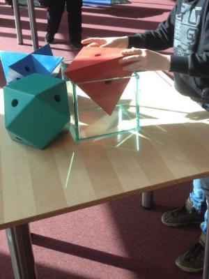Foto des Albums: Die fünften Klassen bei der Ausstellung „Mathematik zum Anfassen“