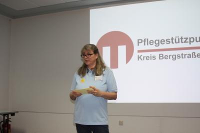 Petra Doering begr&uuml;&szlig;t die G&auml;ste im Namen des Vereinsvorstandes 