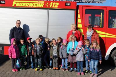 Foto des Albums: Kindergartenkinder besuchen Feuerwehr Bippen