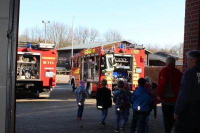 Foto des Albums: Kindergartenkinder besuchen Feuerwehr Bippen