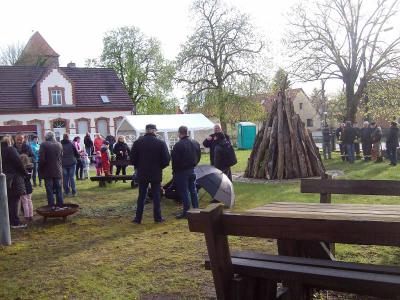 Foto des Albums: Osterfeuer auf dem Rehfelder Dorfanger (17. 04. 2017)