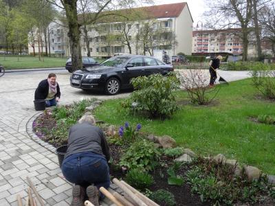 Foto des Albums: Gemeinsamer Arbeitseinsatz an der Grundschule und im Hort (08.04.2017)