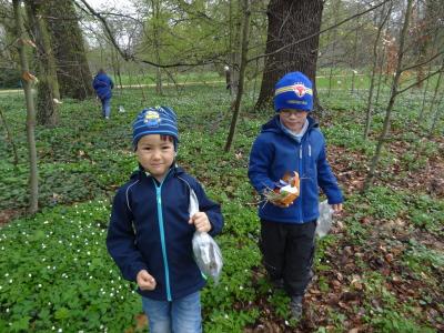 Foto des Albums: Ostereiersuche im Pückler Park / Klasse 1b (12.04.2017)