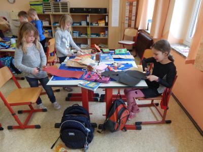 Foto des Albums: Basteln mit Tüten Klasse 1b
