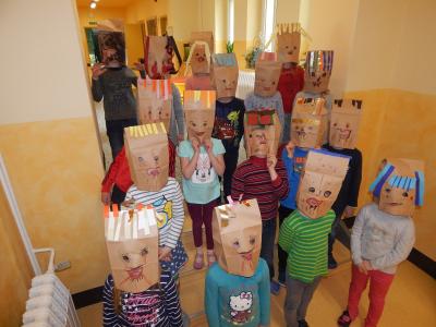 Foto des Albums: Basteln mit Tüten Klasse 1b