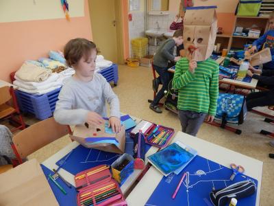 Foto des Albums: Basteln mit Tüten Klasse 1b