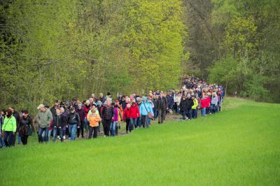 Foto des Albums: Die 24. MAZ-Osterwanderung lockt mehr als 1000 Ausflügler nach Schlenzer (03.05.2017)