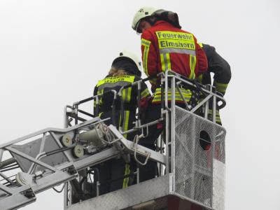 Ziel der Fortbildung war es, den Korb der Elmshorner Drehleiter steuern zu k&ouml;nnen 