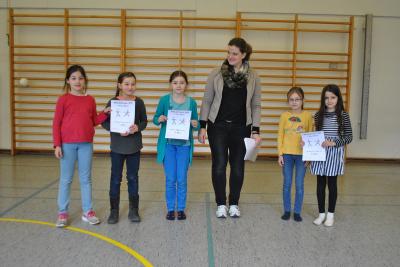 M&auml;dchen der 3. Klassen: 3a 1. Platz, 3b/3d 2. Platz, 3c 3. Platz 