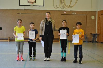 4. Klassen: M&auml;dchen 4b 1. Platz, 4a 2. Platz / Jungen 4a 1. Platz, 4b 2. Platz 