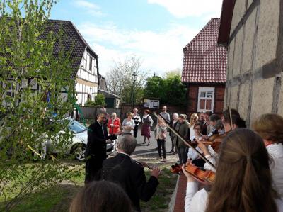 Foto des Albums: Maibaumschmücken in Breetz mit "Musica Mia"
