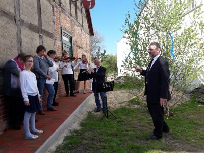 Foto des Albums: Maibaumschmücken in Breetz mit "Musica Mia"