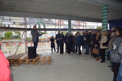 Foto des Albums: Richtfest für neue Wohn- und Geschäftsgebäude in der Bahnhofstraße