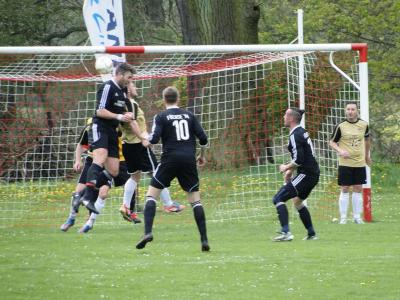 Foto des Albums: Häsener SV II - FC Falkenthaler Füchse II