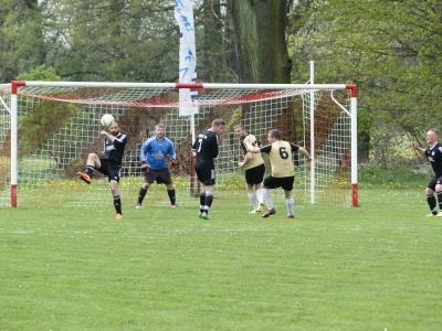Foto des Albums: Häsener SV II - FC Falkenthaler Füchse II