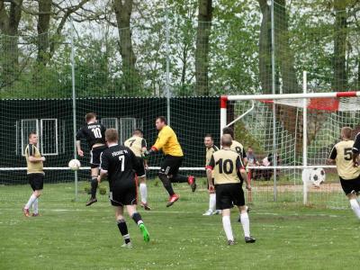 Foto des Albums: Häsener SV II - FC Falkenthaler Füchse II
