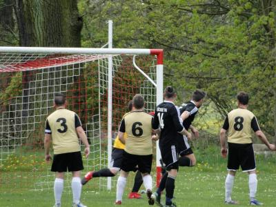 Foto des Albums: Häsener SV II - FC Falkenthaler Füchse II