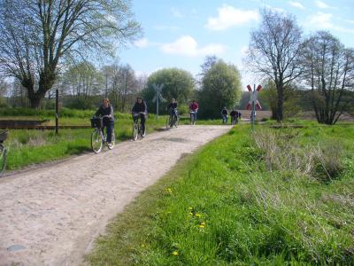Bahn&uuml;bergang Jakobsdorf - 1  (Bild vergr&ouml;&szlig;ern)