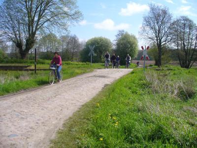 Bahn&uuml;bergang Jakobsdorf - 2  (Bild vergr&ouml;&szlig;ern)