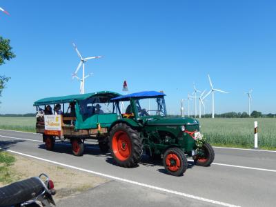 Foto des Albums: Treckertreffen mit Ausfahrt und Dorffest in Söllenthin (27. 05. 2017)