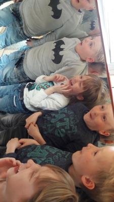 Foto des Albums: Kl. 1 und 2 zu Besuch im Minimathematikum der Sparkasse ABG