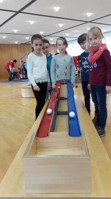 Foto des Albums: Kl. 1 und 2 zu Besuch im Minimathematikum der Sparkasse ABG
