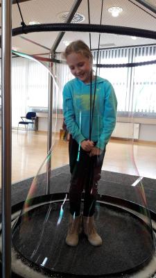 Foto des Albums: Kl. 1 und 2 zu Besuch im Minimathematikum der Sparkasse ABG