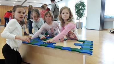 Foto des Albums: Kl. 1 und 2 zu Besuch im Minimathematikum der Sparkasse ABG