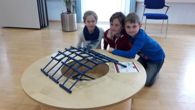 Foto des Albums: Kl. 1 und 2 zu Besuch im Minimathematikum der Sparkasse ABG