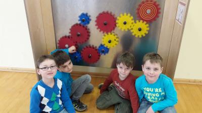 Foto des Albums: Kl. 1 und 2 zu Besuch im Minimathematikum der Sparkasse ABG