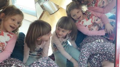 Foto des Albums: Kl. 1 und 2 zu Besuch im Minimathematikum der Sparkasse ABG