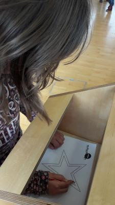 Foto des Albums: Kl. 1 und 2 zu Besuch im Minimathematikum der Sparkasse ABG