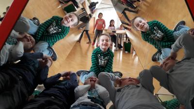 Foto des Albums: Kl. 1 und 2 zu Besuch im Minimathematikum der Sparkasse ABG