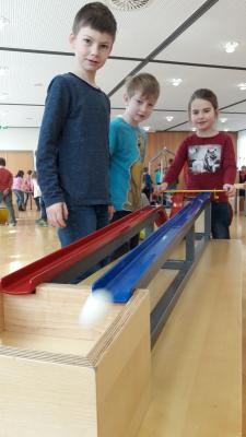 Foto des Albums: Kl. 1 und 2 zu Besuch im Minimathematikum der Sparkasse ABG