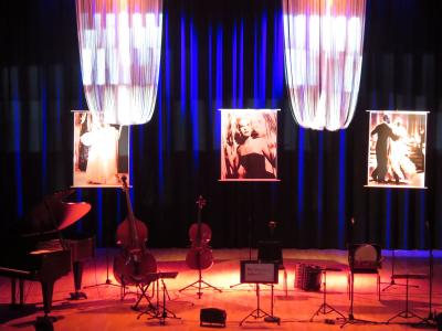 Foto des Albums: Pfingstsonntag-Konzert: Dresdner Salondamen