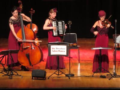 Foto des Albums: Pfingstsonntag-Konzert: Dresdner Salondamen