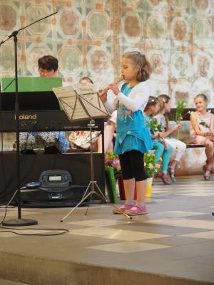 Foto des Albums: Blockflötenschüler gestalten Kirchencafé