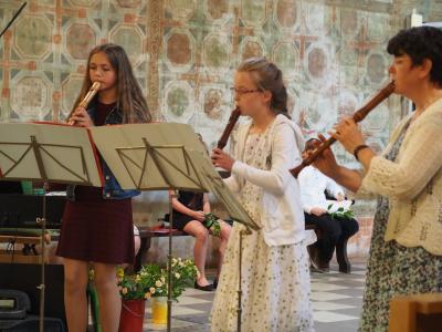 Foto des Albums: Blockflötenschüler gestalten Kirchencafé