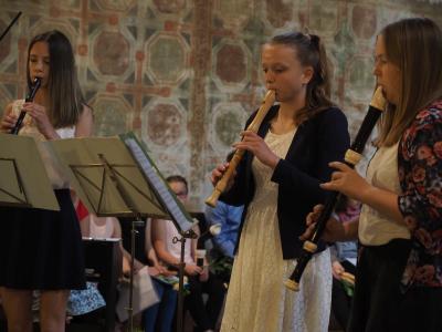 Foto des Albums: Blockflötenschüler gestalten Kirchencafé