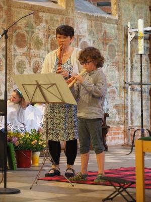 Foto des Albums: Blockflötenschüler gestalten Kirchencafé