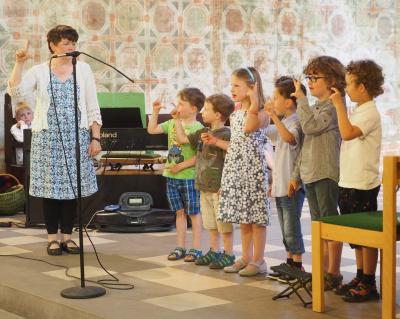 Foto des Albums: Blockflötenschüler gestalten Kirchencafé