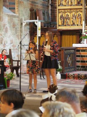 Foto des Albums: Blockflötenschüler gestalten Kirchencafé