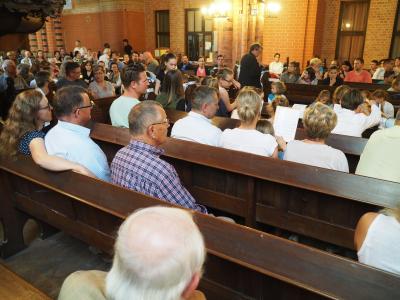 Foto des Albums: Blockflötenschüler gestalten Kirchencafé
