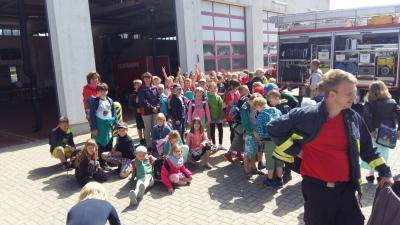 Foto des Albums: Besuch bei der Feuerwehr zum Kindertag